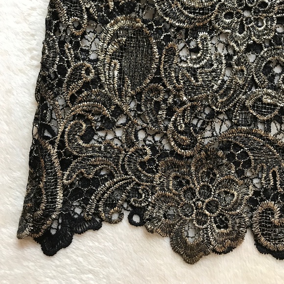 Amazing detailed top - Picture 2 of 4